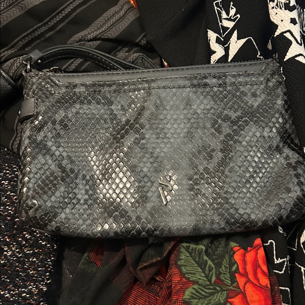 Victoria's Secret Quilted Black Wristlet - Picture 6 of 7